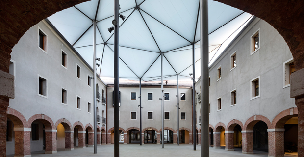 Coperture per corti interne: l'esempio del progetto del Chiostro del Polo M9 - Museo del 900 a Mestre. Foto di Alessandra Chemollo